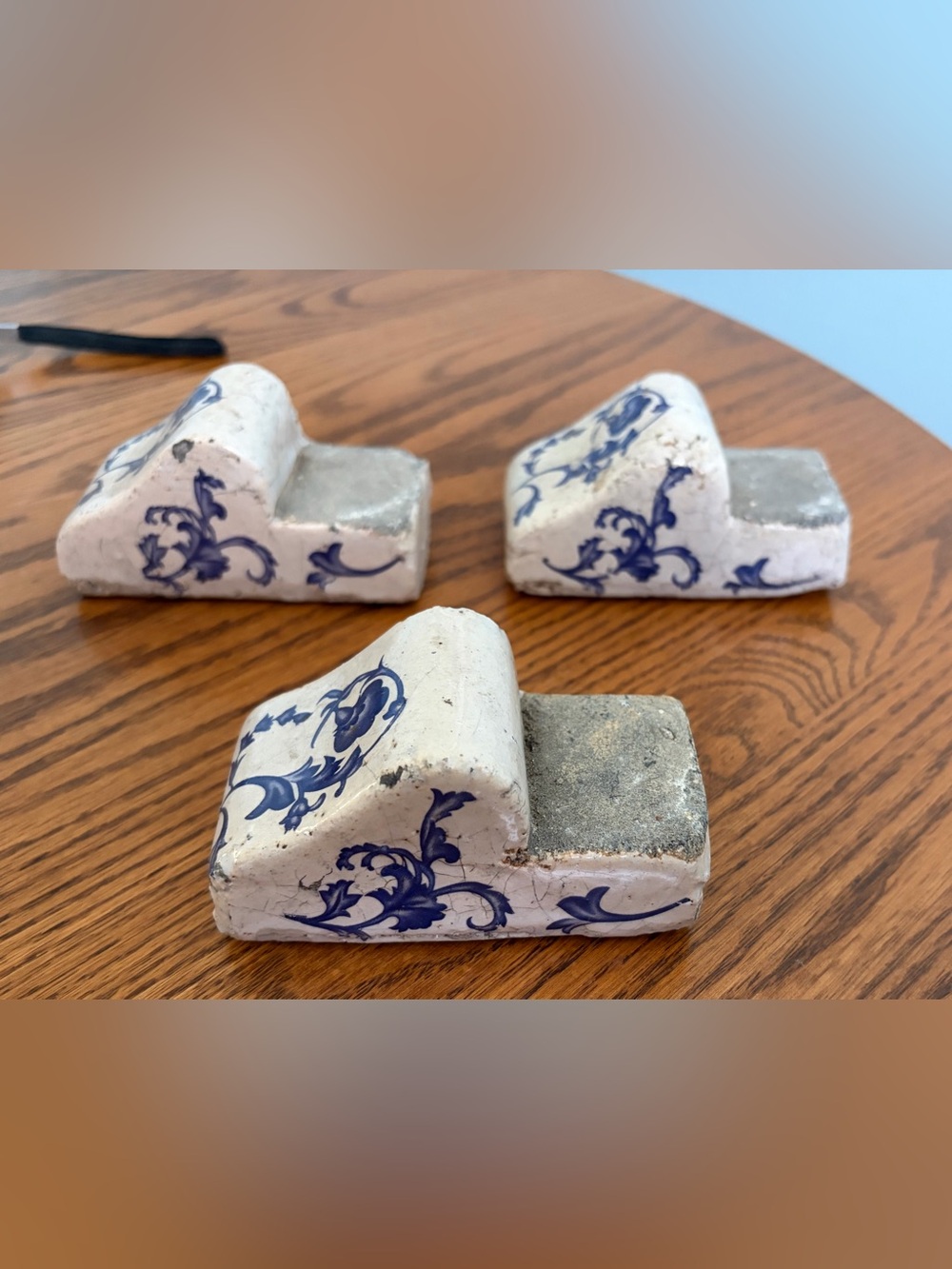 Vintage Antique Delft pottery Pot feet (3)
